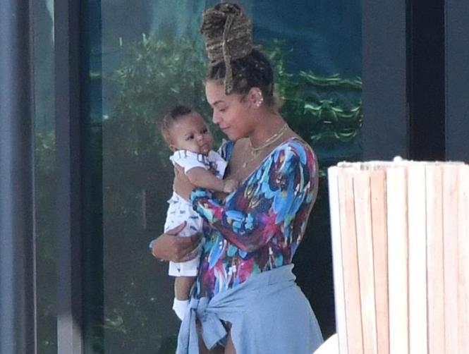 Photos: First Public Photo of Beyonce's Twins Surface, and They're Growing Fast!