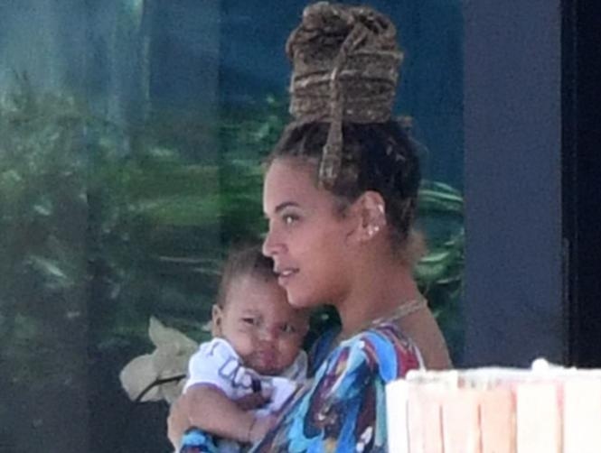 Photos: First Public Photo of Beyonce's Twins Surface, and They're Growing Fast!