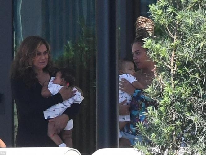 Photos: First Public Photo of Beyonce's Twins Surface, and They're Growing Fast!