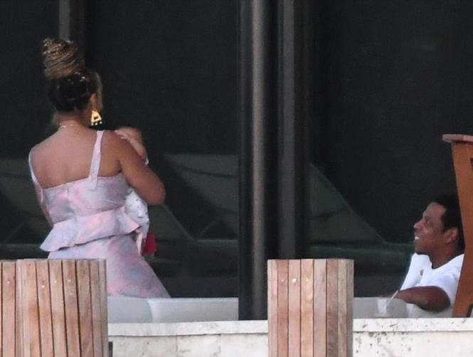Photos: First Public Photo of Beyonce's Twins Surface, and They're Growing Fast!