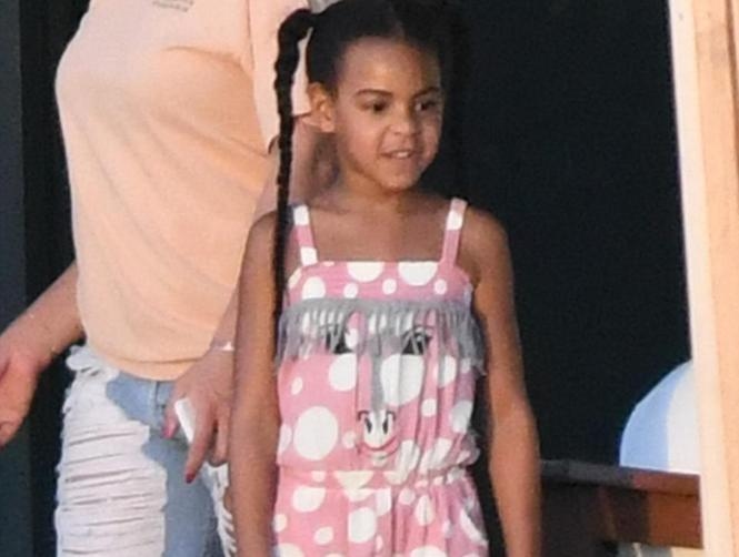 Photos: First Public Photo of Beyonce's Twins Surface, and They're Growing Fast!