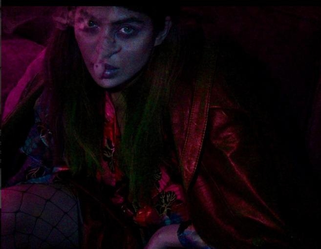 بالصور: الفنانة اللبنانية الشابة تعود بوجه مشوّه