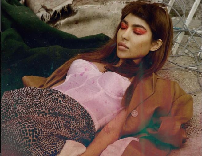 بالصور: الفنانة اللبنانية الشابة تعود بوجه مشوّه