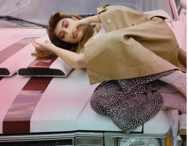 بالصور: الفنانة اللبنانية الشابة تعود بوجه مشوّه