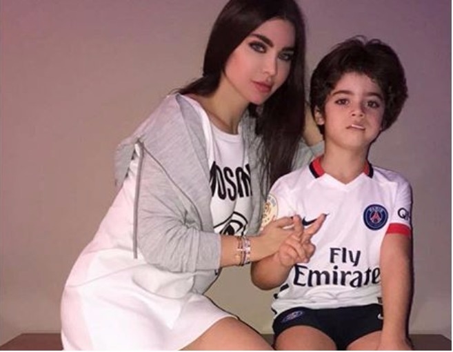 بالصورة: هكذا أصبح ابن النجمة اللبنانية المثيرة