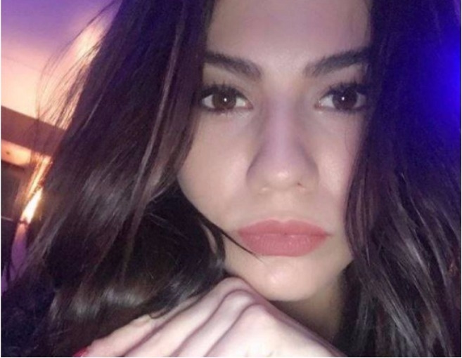 هذه الطفلة التركية أصبحت نجمة مشهورة جداً