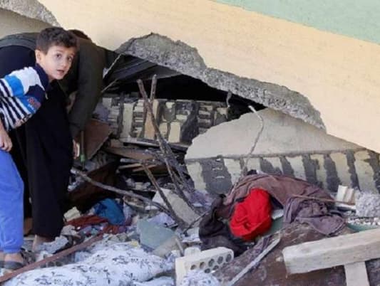 بالصورة: مولودة إيرانية بعد الزلزال المدمر