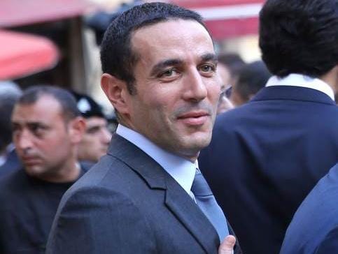 نادر الحريري يصل إلى منزل الحريري في باريس 