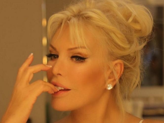 Photos: No One Can Believe How Old This Turkish Singer Is