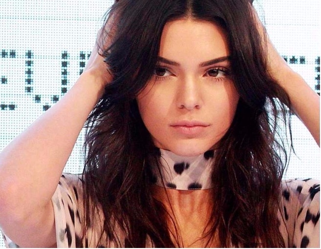 كيندال جنير "تطيح" بالعارضة العالمية الأكثر إثارة