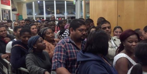 Photos: Chaos Over Discount TVs on Black Friday 2017 