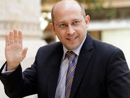 آلان عون غادر الى روما للمشاركة في مؤتمر