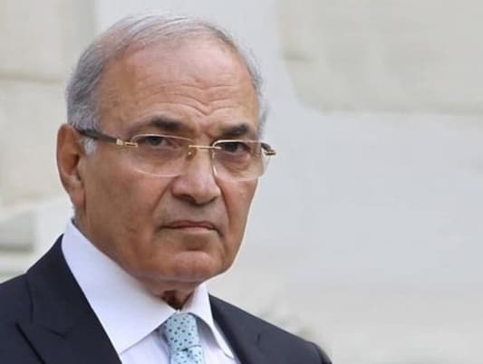 رئيس وزراء مصر السابق أحمد شفيق يظهر على فضائية مصرية ويقول إنه لم يكن مختطفاً