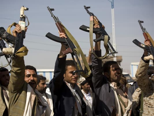 الحوثيون يقيمون مراسم دفن جماعي لقتلاهم في صنعاء