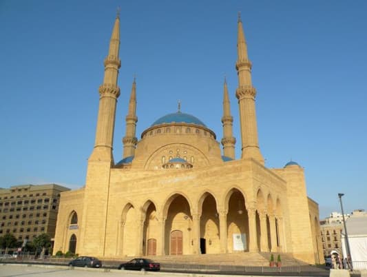 إنارة مسجد الأمين وكاتدرائية مار جرجس الليلة تضامنا مع فلسطين