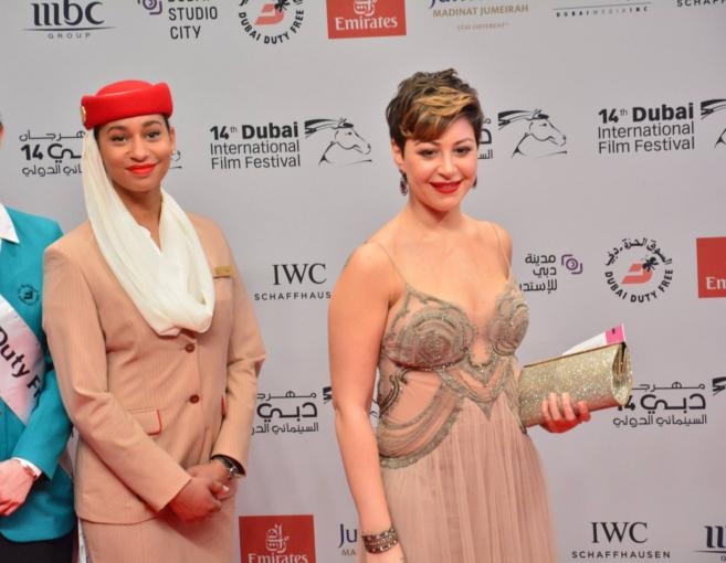 بالصور: النجمة العربية بالفستان أم بقميص النوم؟