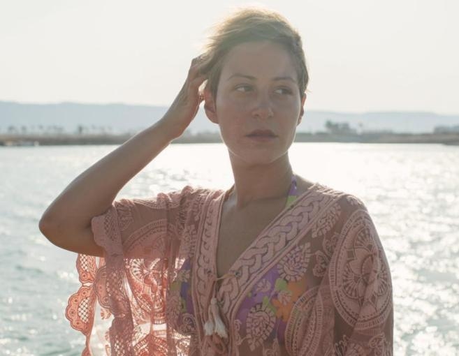 بالصور: النجمة العربية بالفستان أم بقميص النوم؟