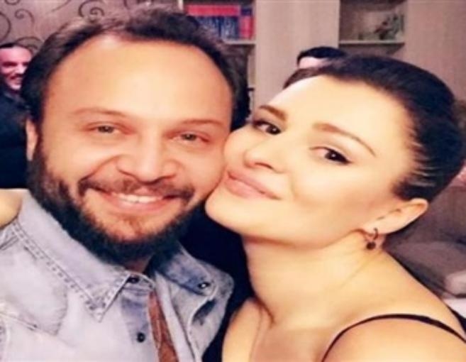 بالصورة: هكذا احتفل مكسيم خليل وزوجته بعيد زواجهما