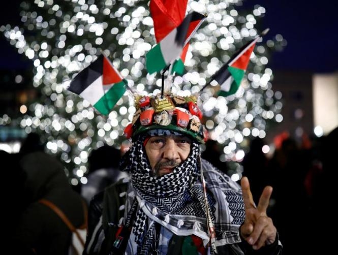 Hardline Indonesian Muslim groups burn U.S., Israeli flags over Trump's Jerusalem move