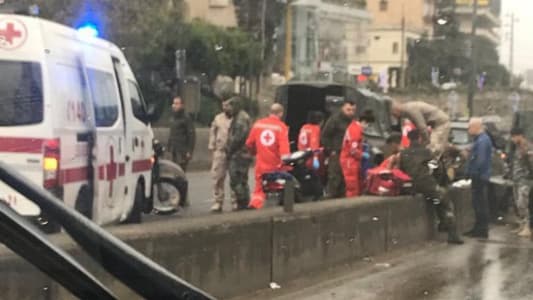 بالصور: 5 جرحى في حادث سير قبالة اوتوستراد زوق مكايل