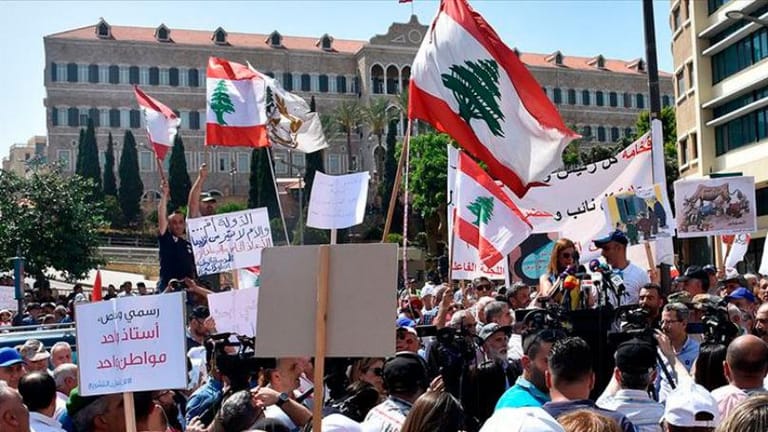 نقطتان عالقتان قبل فكّ إضراب القطاع العام