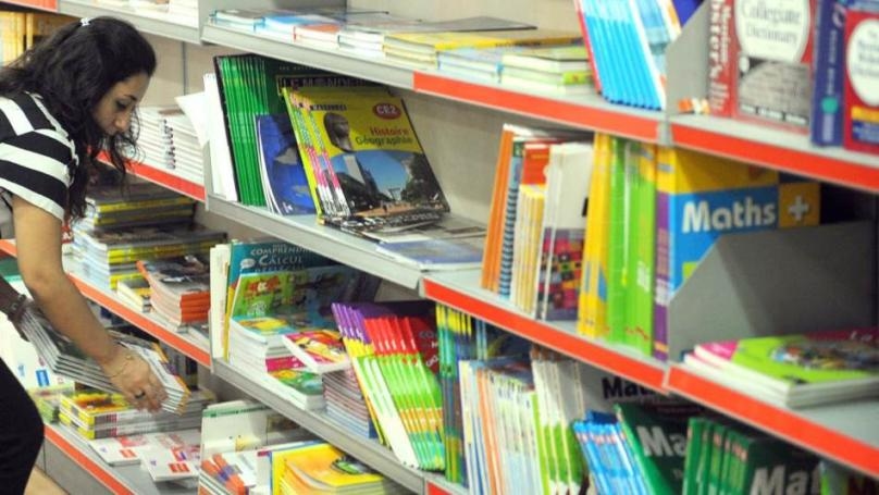 الكتاب المدرسي "بالفريش".. والأهالي عاجزون