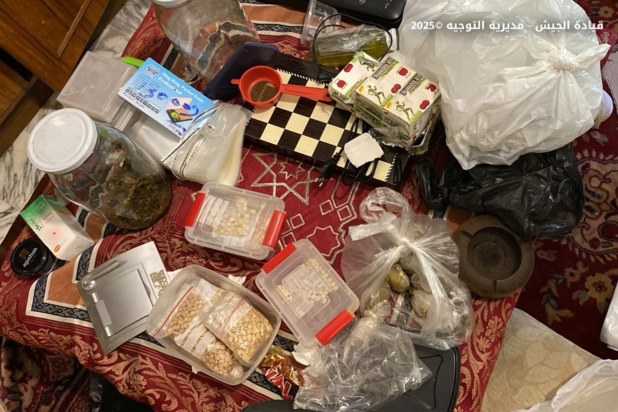 بالصور: مداهمة معمل لتصنيع المخدرات