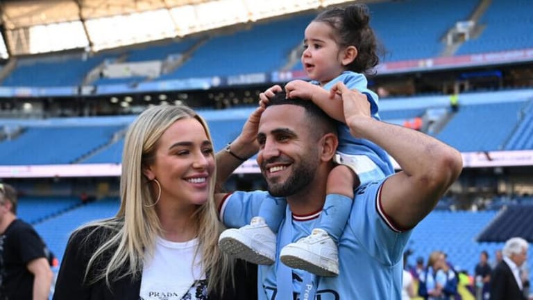 كم تبلغ ثروة رياض محرز؟ وكيف يستثمرها؟