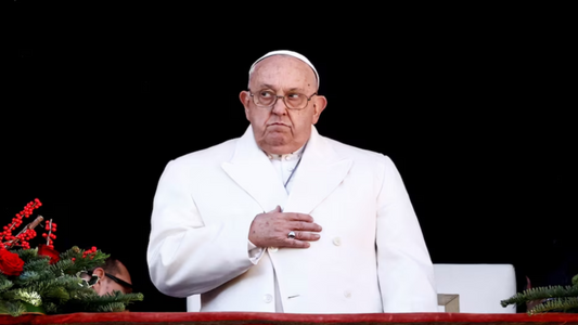 Pope Francis Calls for Peace and Dialogue in Christmas Message