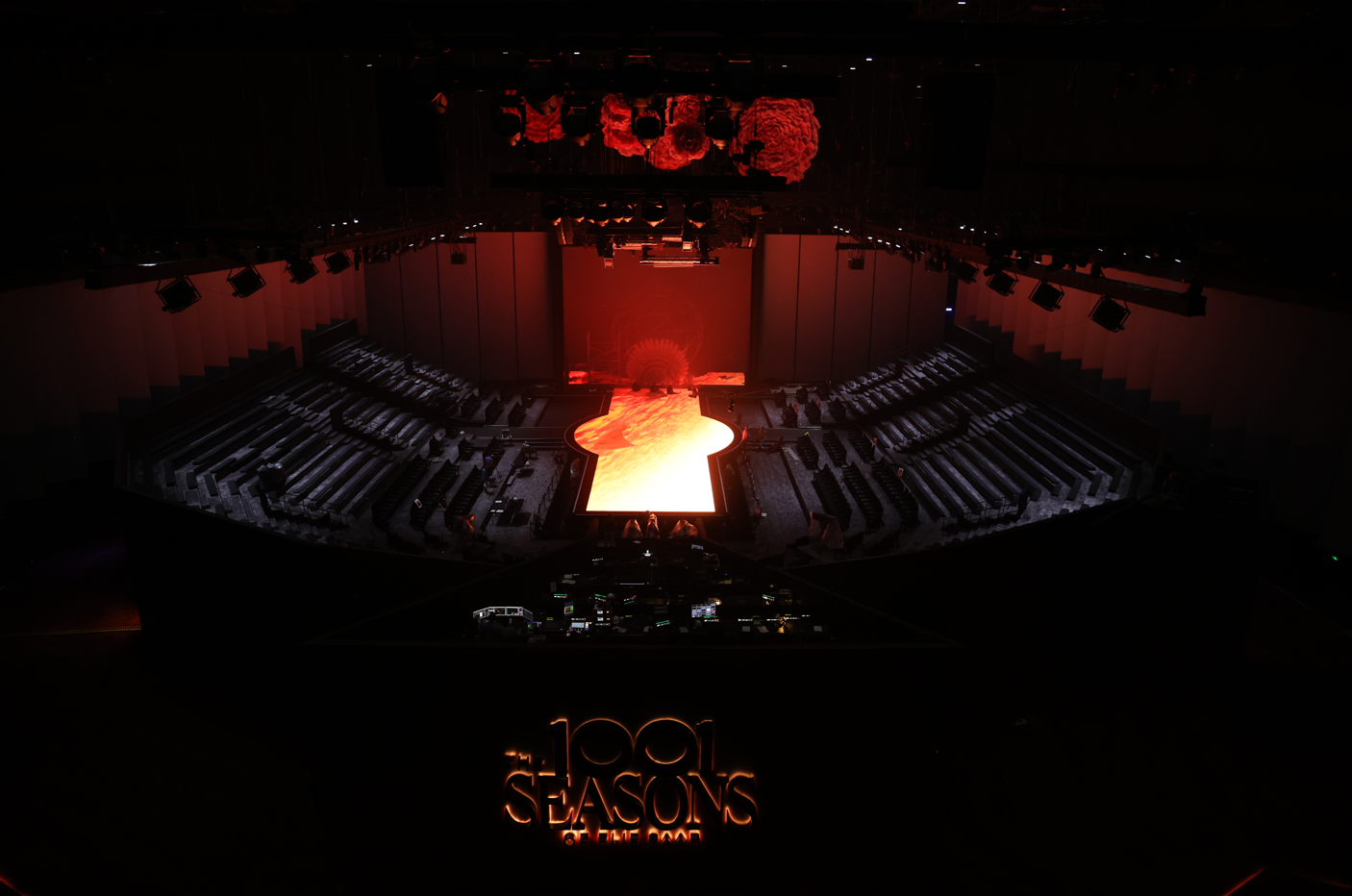 جيلبير حداد... مصمّم الحفلات الذي أضفى سحرًا على عرض إيلي صعب في الرياض