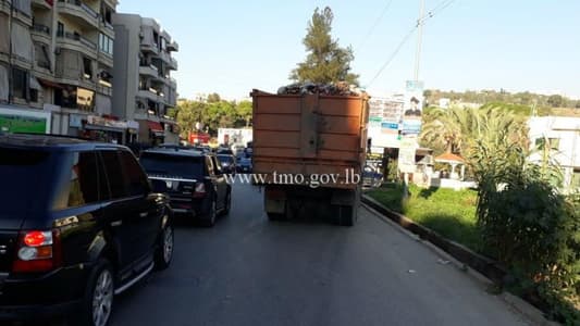 التحكم المروري: تعطل شاحنة على جسر كفرشيما تسبّب بازدحام مروري خانق بالاتجاهين