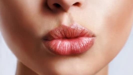 4 وصفات للتخلص من زوايا الفم الداكنة