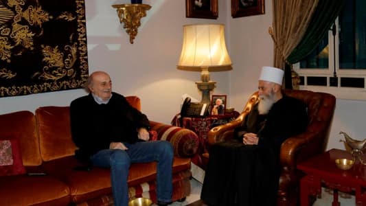 Jumblatt tackles situation with Druze Sheikh Akl