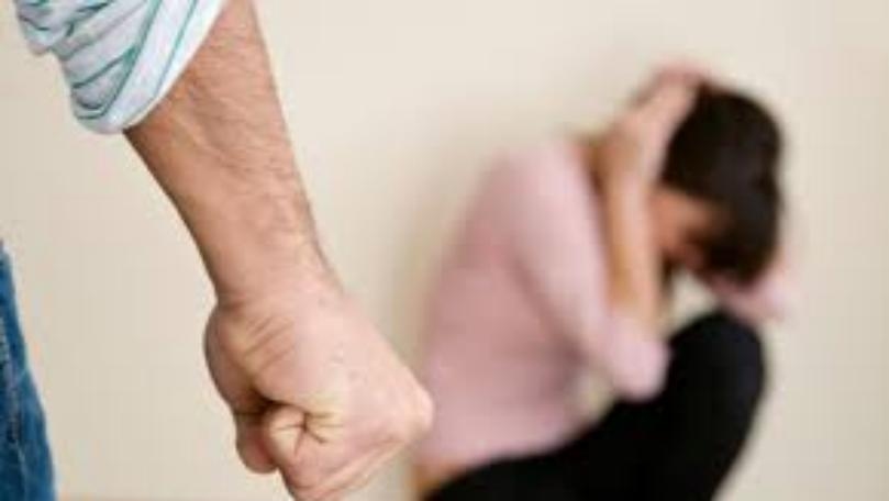 أرقام صادمة للائحة النساء ضحايا العنف الأسري: تدخلات وحمايات للقتلة... التفاصيل في النشرة بعد قليل