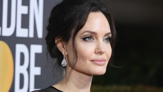ممثلة عربية تشبّه نفسها بأنجلينا جولي... والجمهور يسخر منها
