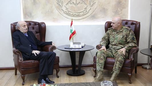بالصورة: جنبلاط في اليرزة وهذا ما بحثه مع قائد الجيش