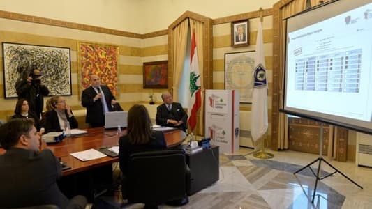 Machnouk explains vote law to diplomats, says polls enhance stability
