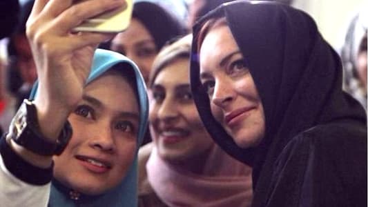 بالصور: حجاب ليندسي لوهان يثير البلبلة من جديد