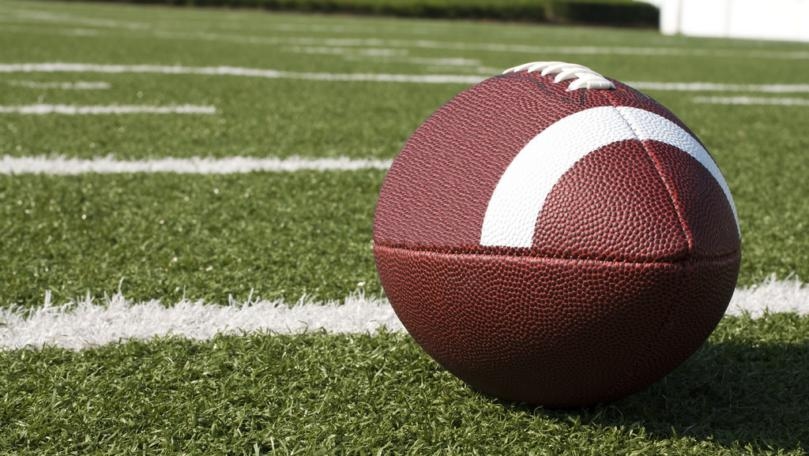 Pro Football Players Die Earlier Than Their Peers, Study Says