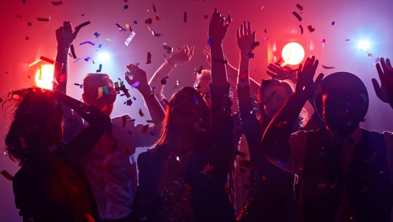 بعد مشاهد حمراء ملهى discotek مغلق بالأحمر... التفاصيل في نشرة الثامنة 