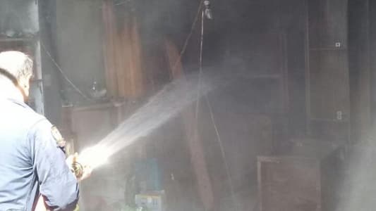 "الدفاع المدني":  حريق داخل محل لطلاء أخشاب الأثاث في داريا