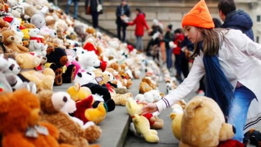 Berlin's children pile up teddy bears in solidarity with Syrian refugees