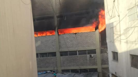 بالفيديو والصور: حريق هائل في المدينة الصناعيّة في أدونيس