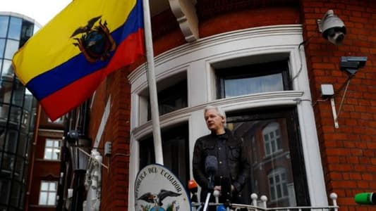 UK minister: 'miserable little worm' Assange should turn himself in