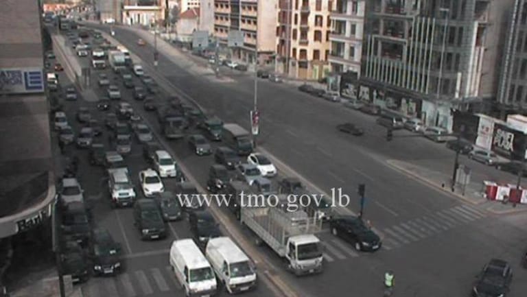 "التحكم المروري": حركة المرور كثيفة من جسر الرينغ باتجاه تقاطع برج الغزال وصولا الى الحكمة في الاشرفية