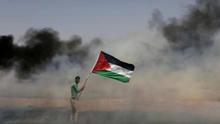 Israel drops leaflets warning Gazans not to approach border