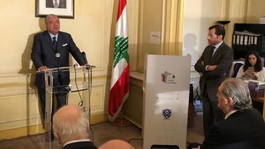 Machnouk visits Lebanese consulate in France