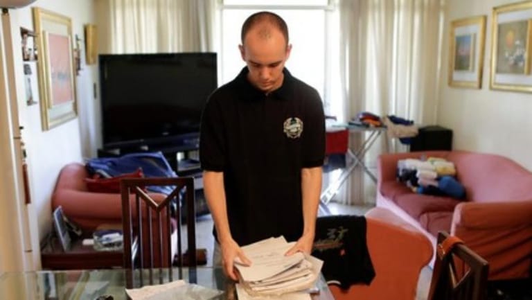 Dentists, soldiers mix cocktails to leave crisis-hit Venezuela