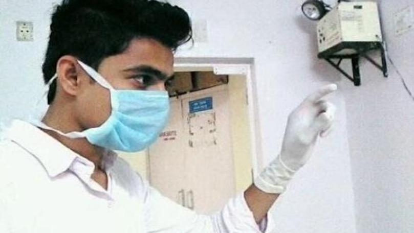 خدع الموظّفين وتظاهر بأنّه طبيب لمدة 5 أشهر