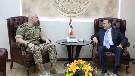 Army chief meets Dergham, French delegation